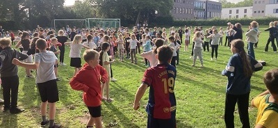 Schulkinder beim Sportfest